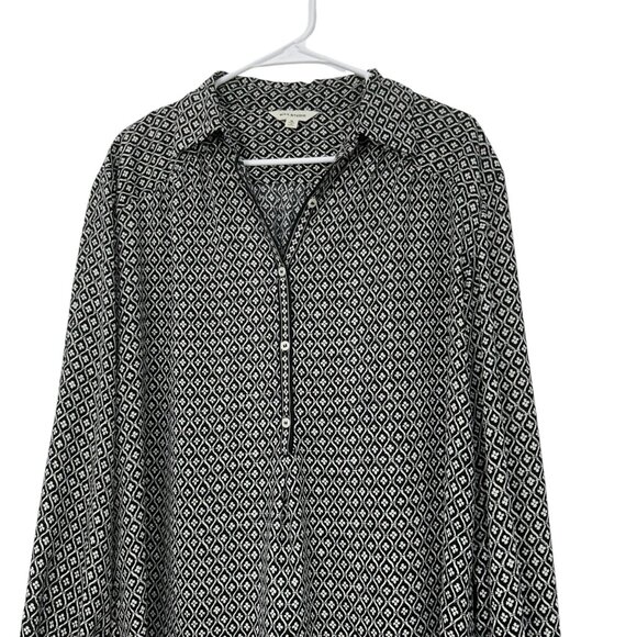 Max Studio Womens SZ M Black & White Geometric Pattern Blouse Half Button Front - Picture 2 of 10